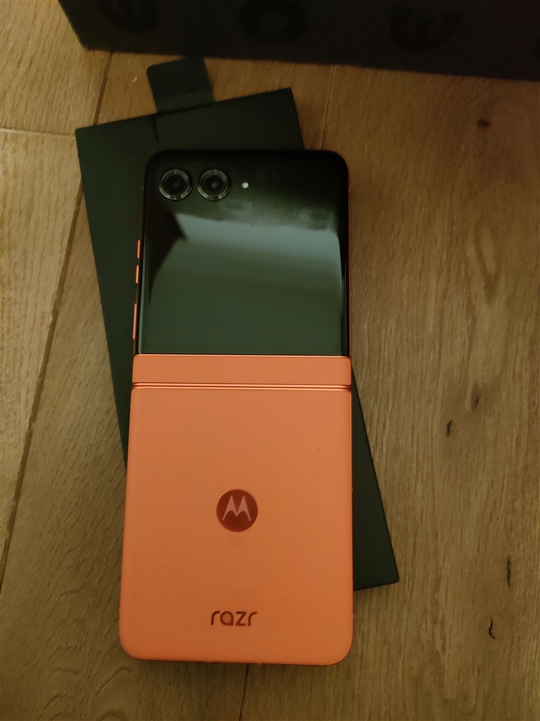 価格.com - 『本体』MOTOROLA razr 50 SIMフリー [スプリッツオレンジ