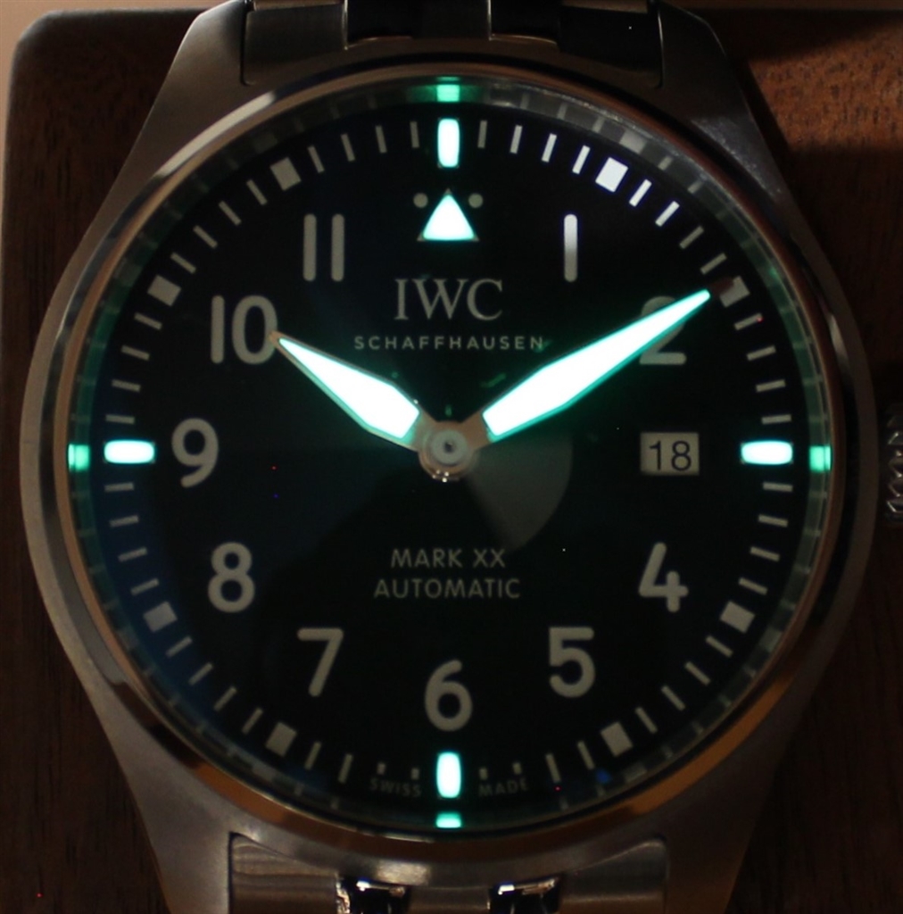 価格.com - 『夜光塗料のインデックスは控えめ』IWC パイロット