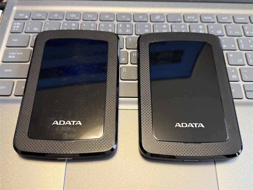 ADATA HV300 外付け ポータブル HDD 2TB AHV300-2TU31-CRD レッド ADATA、衝撃センサーを搭載したポータブルHDD「HV300」 - 価格.com