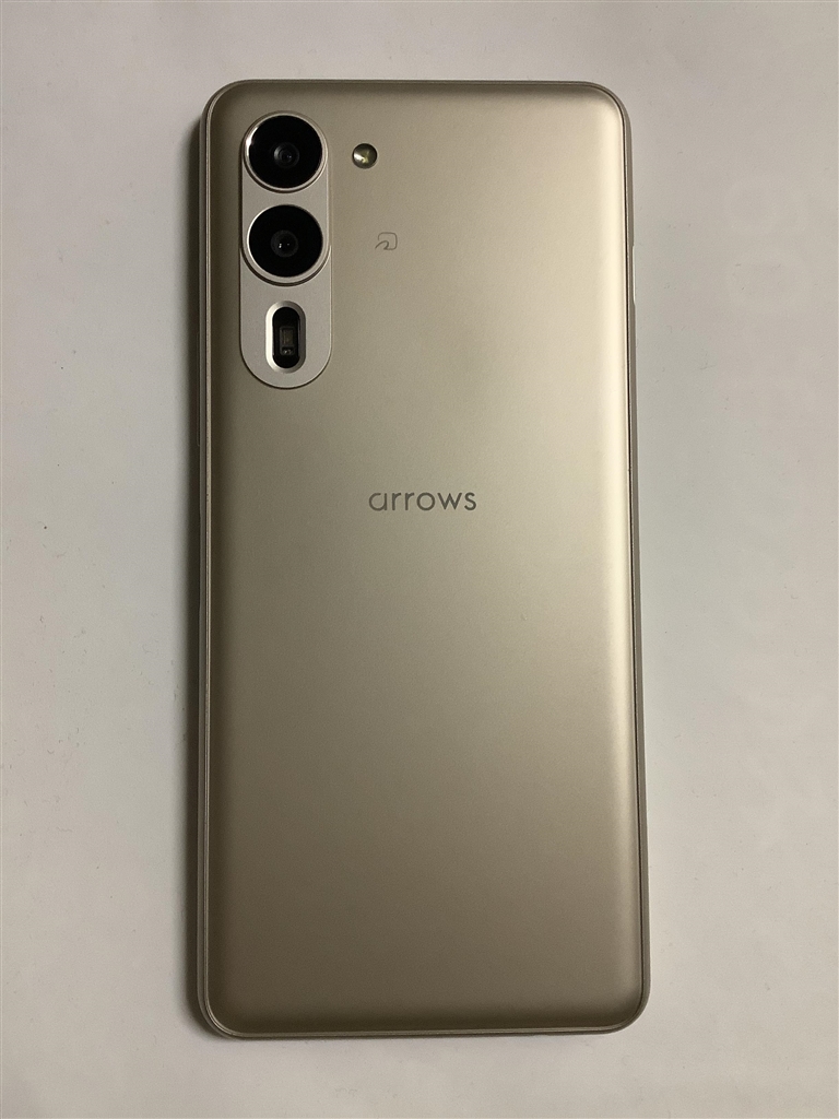 【美品】 【保証書付き】arrows We2 Plus シャンパンシルバー FCNT arrows We2 Plus F-51E docomo [シャンパンシルバー] 価格