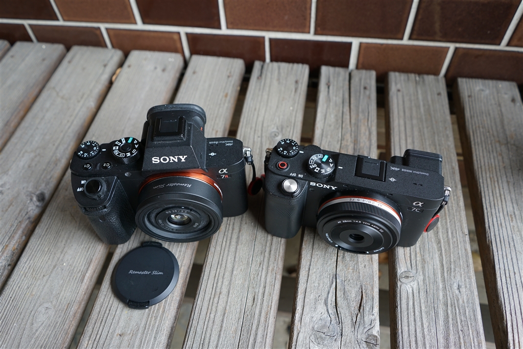 価格.com - 『左はサムヤン、右が当レンズ』VILTROX AF 28mm F4.5 FE