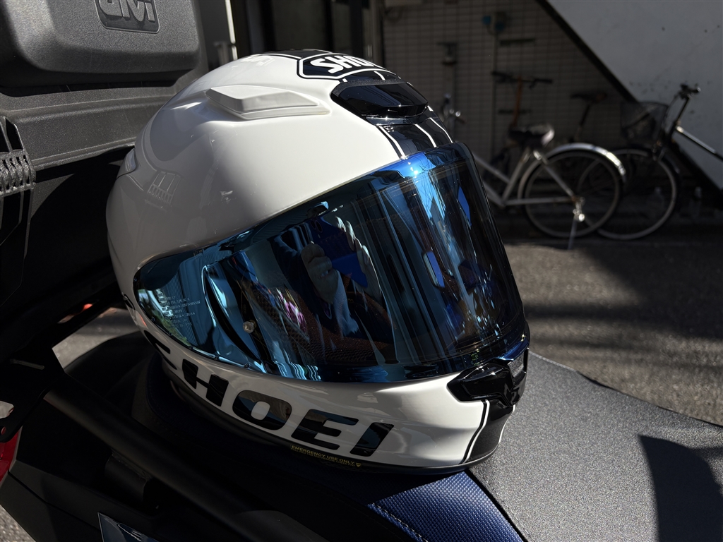 価格.com - 『SHOEI Z-8が入ります、頭頂部は当たっているとは思いますが無理する事なく閉まります』ホンダ ADV160  korinaiさんのレビュー・評価投稿画像・写真「PCX160(8BK-KF47)からの買換え」[769808]