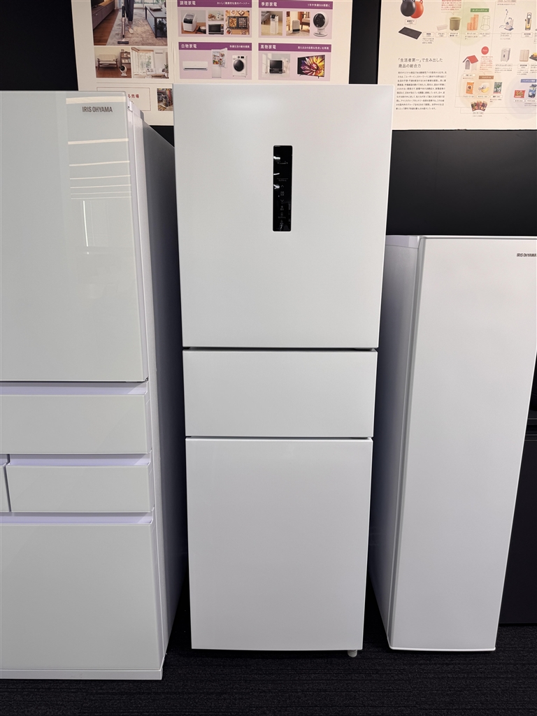 価格.com - 『中央が「冷凍冷蔵庫235L」。 非常にシンプルな