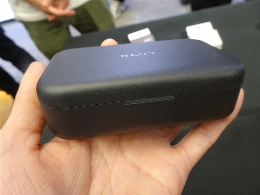 価格.com - 『充電ケース。最大32時間の連続再生が可能』NTT 価格.com - 『充電ケース。最大32時間の連続再生が可能』NTT