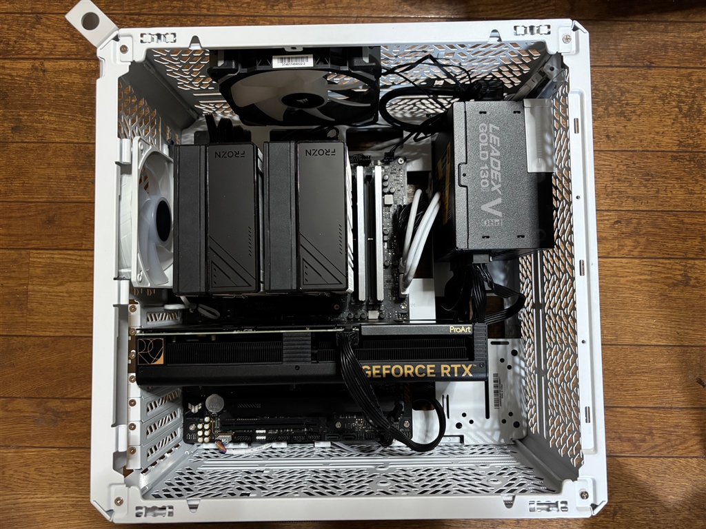 価格.com - 『組み立て①』COOLER MASTER QUBE 500 Flatpack