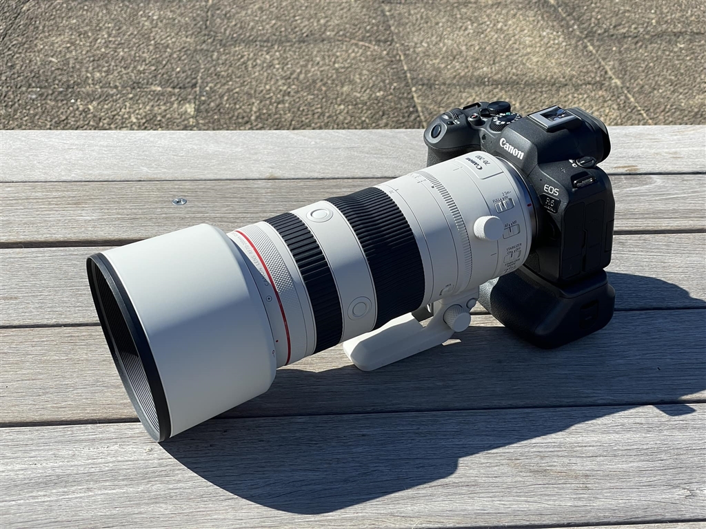 価格.com - 『EOS R6 Mark IIに装着した状態。』CANON RF70