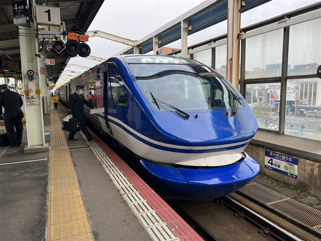 価格.com - 『鳥取駅にて』カトー 智頭急行 HOT7000系 「スーパーはく