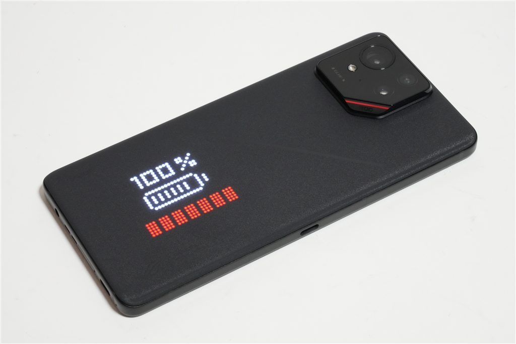 価格.com - 『LEDが増えた背面の｢AniMe Vision｣は楽しい装備です