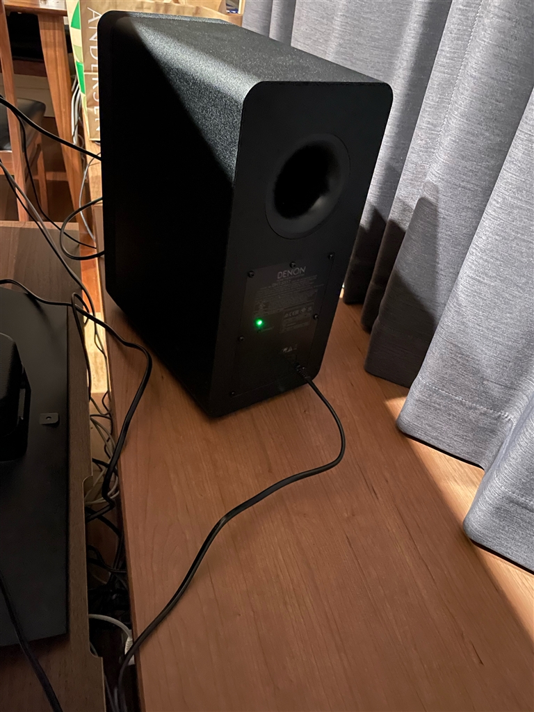 価格.com - 『サブウーファー背面。バスレフポートが低音のパワーの