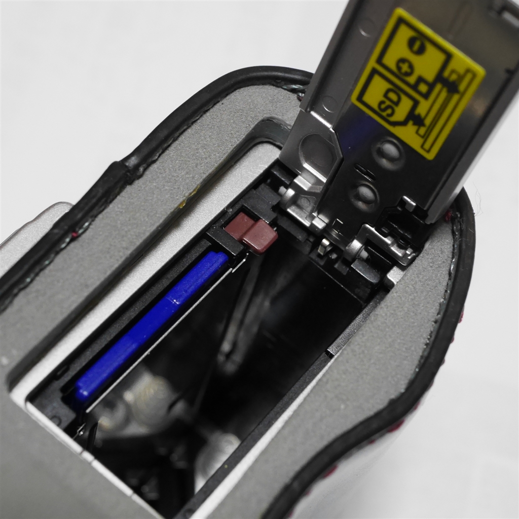価格.com - 『E-PL9の電池／カードカバー』オリンパス OLYMPUS PEN E