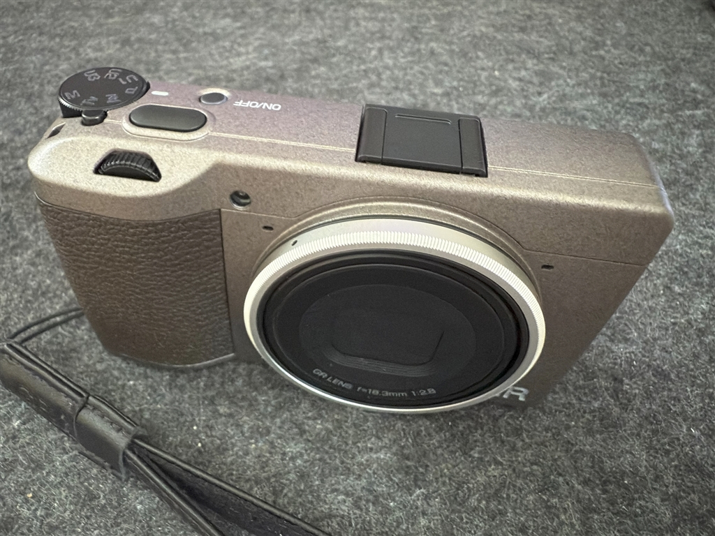 RICOH GR III Diary Edition メタリックウォームグレー 本体色“メタリックウォームグレー”の「RICOH GR III Diary Edition」が