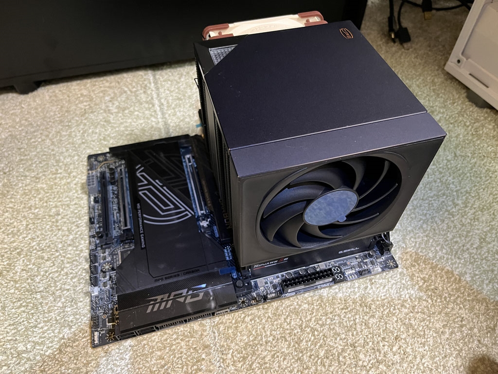 価格.com - 『CPS RZ820 トリプルファン仕様を取り付けた状態