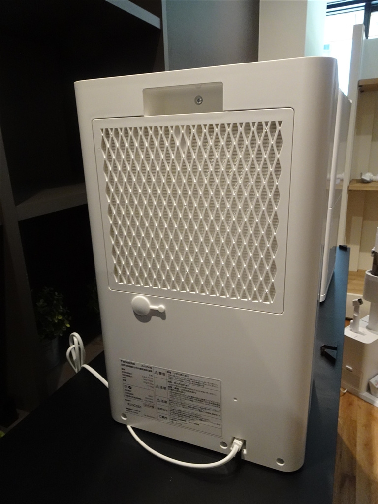 価格.com - 『背面。連続排水用のホース口を備える』ツインバード JS