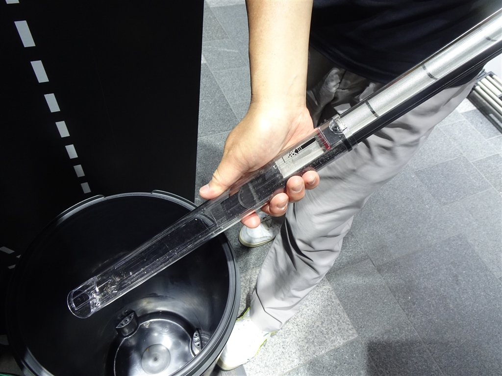 価格.com - 『クリアビンをスライドさせてメッシュフィルターの汚れを