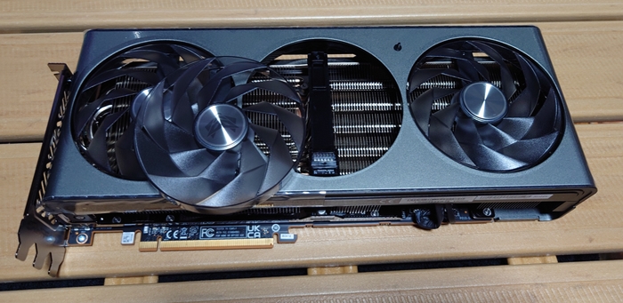 ビデオキャプチャー・キャプチャーボード SAPPHIRE NITRO+ Radeon RX 7800 XT 価格.com - 『ネジ1本で留まっているだけなので簡単に取り外し