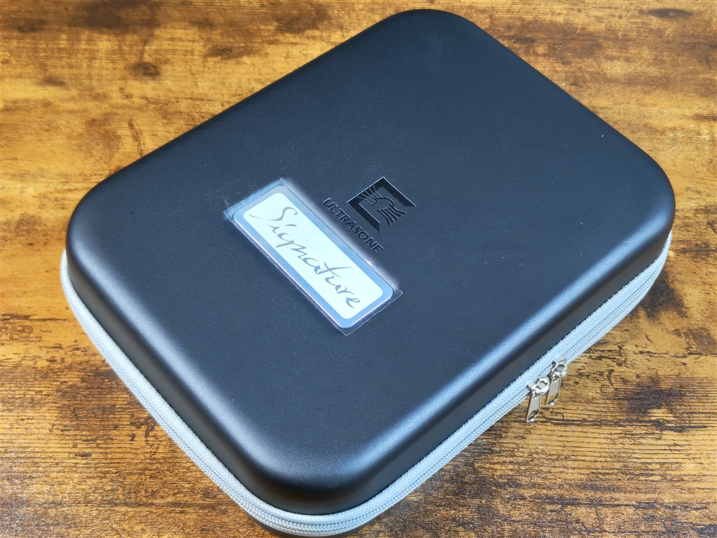 ULTRASONE Signature ヘッドホン ケース付き ULTRASONE Signature