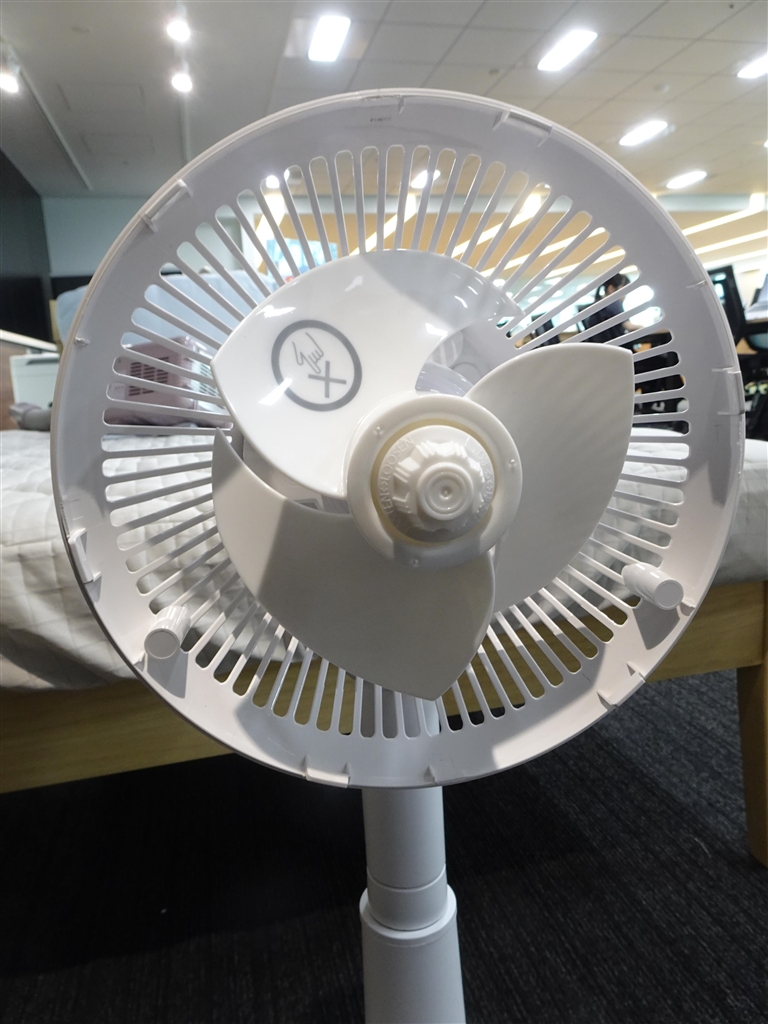 価格.com - 『前面ガードは工具不要で取り外し可能。3枚羽根が直進性の