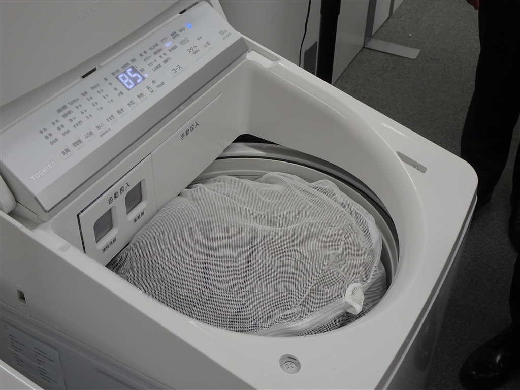 価格.com - 『毛布やふとんもすっぽり入る幅広な投入口』東芝 ZABOON