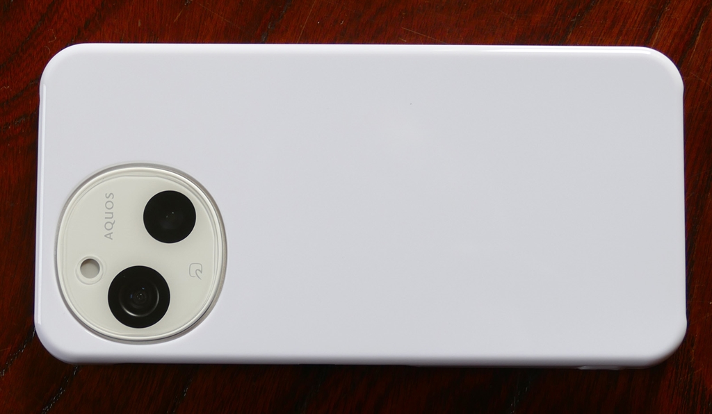 価格.com - 『レンズカバーとケースが白に統一されてGoodです