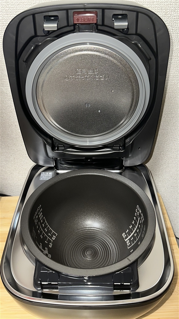 価格.com - 『フタを開けたところ。内ぶたは、表、裏ともド平面