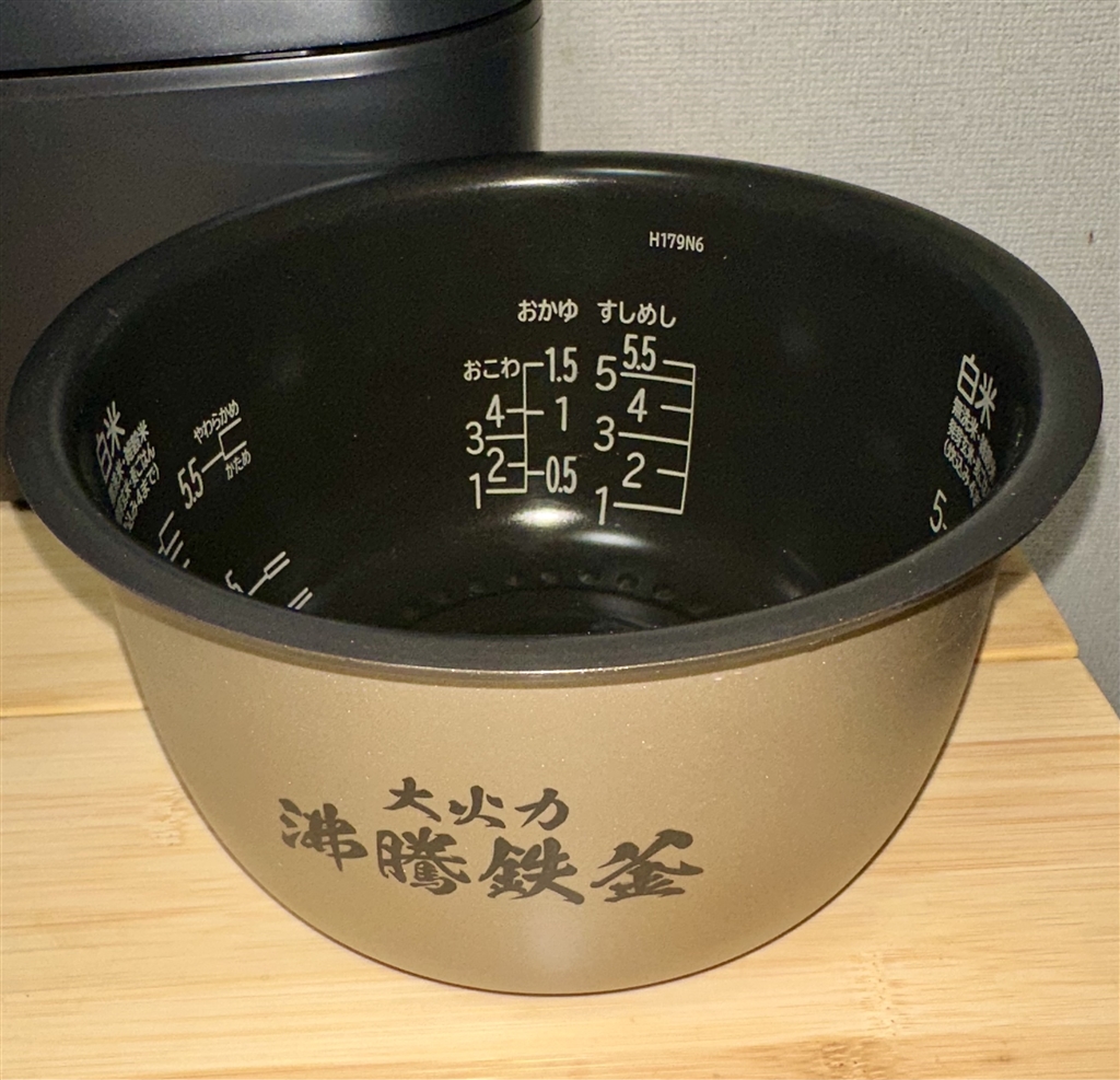 価格.com - 『内釜。アルミ層と鉄層から成る。オーソドックスな