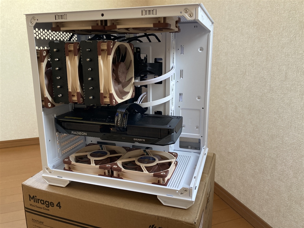 価格.com - 『ガラスパネル装着前、なおグラボは3連ファン製品』Okinos Mirage 4 ARGB White [ホワイト ...