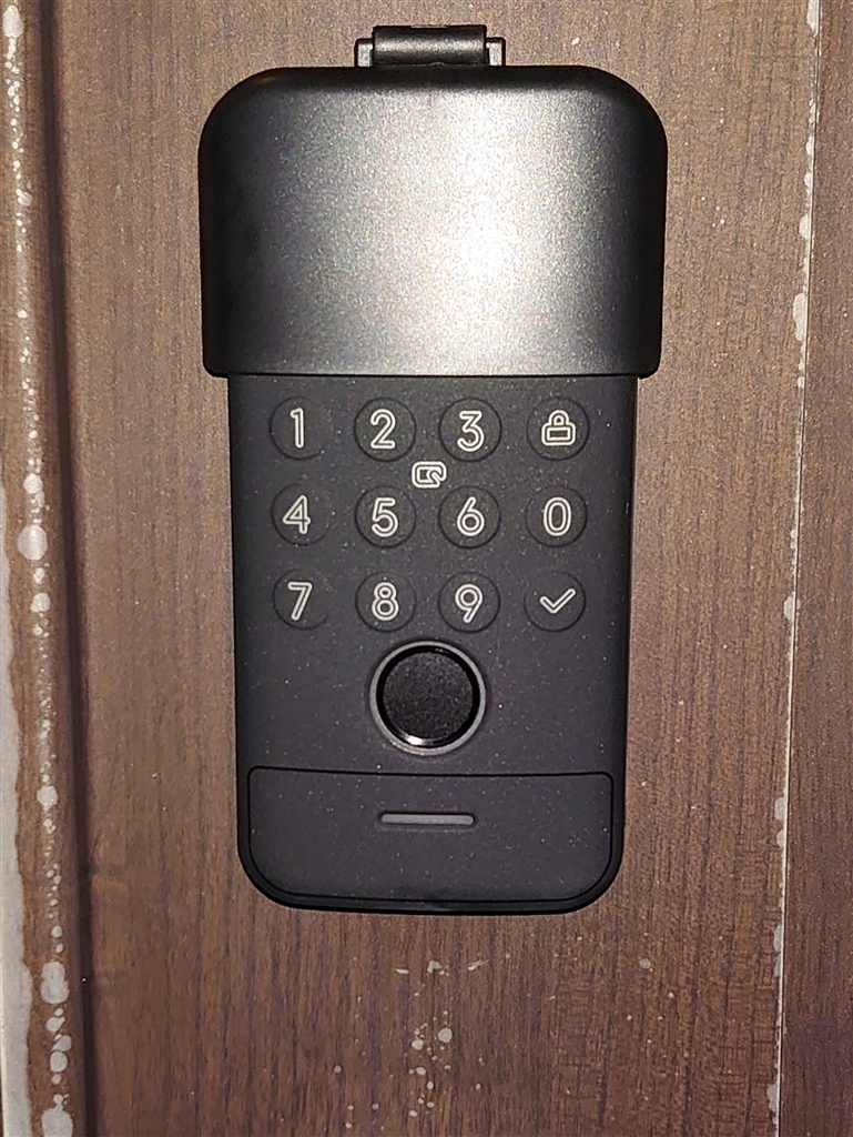 価格.com - 『顔認証パッドにも保護ケースを装着。直射日光で扉