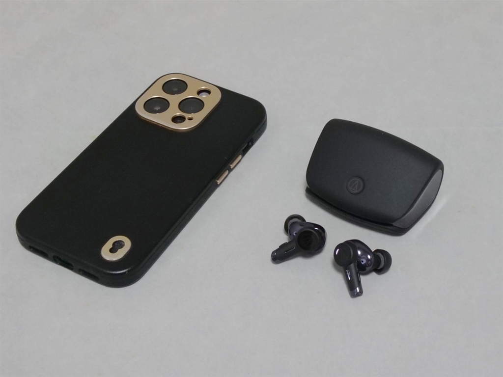 価格.com - 『iPhone14 Pro(ケース付き)と大きさ比較