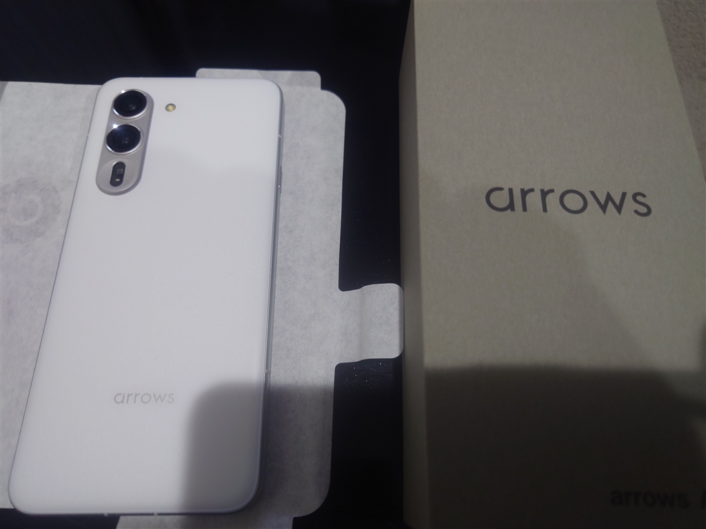 価格.com - FCNT arrows Alpha M08 SIMフリー [ホワイト] RYO-33