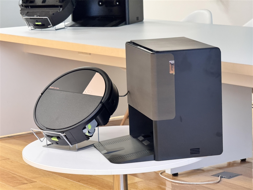 価格.com - 『ロボット掃除機本体とAutoWash 充電ステーション