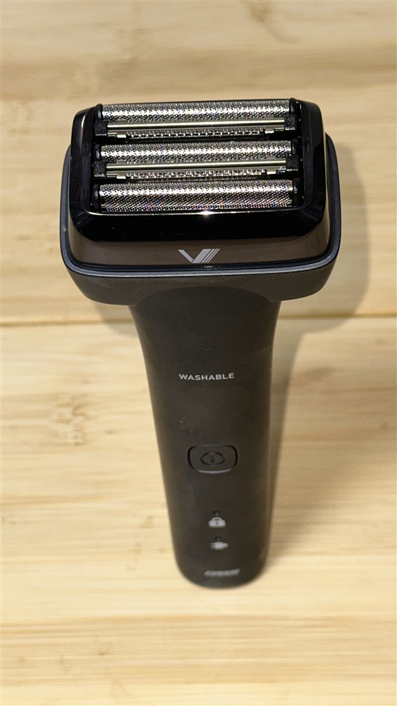 価格.com - 『5枚刃。台座は光沢があり、一番高いパーツであることを