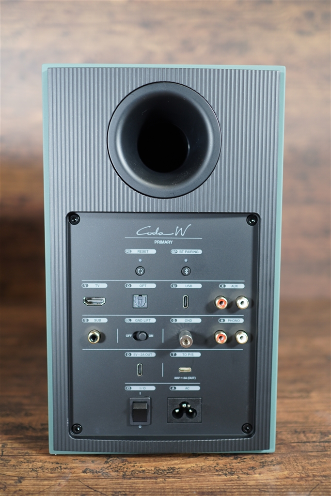 価格.com - 『右側背面の端子類』KEF Coda W [モスグリーン] 小寺信良