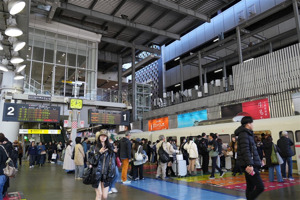 価格.com - 『大阪駅にて』シグマ 18-50mm F2.8 DC DN [ソニーE用