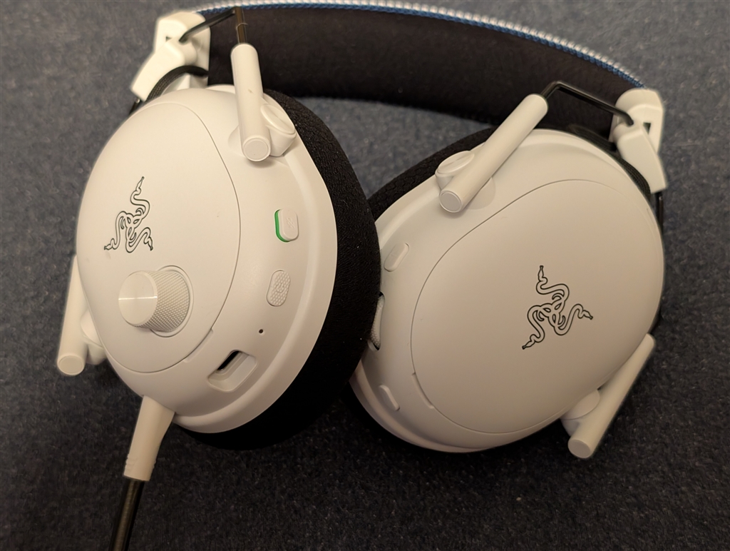 価格.com - 『本体底面と各種操作部』Razer BlackShark V3 Pro for