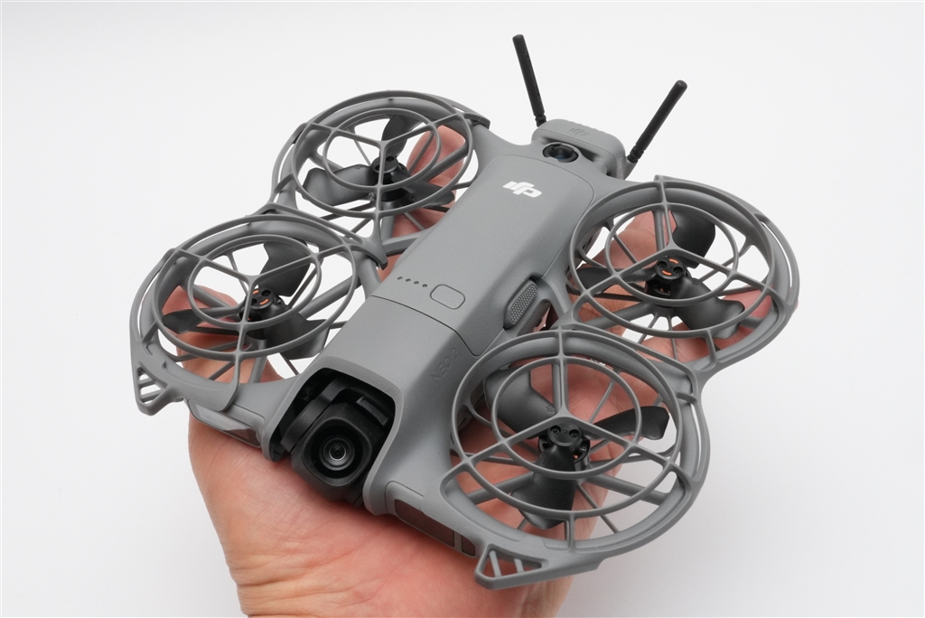 価格.com - 『167×171×54mm/160gという小型・軽量ボディー』DJI Neo 2