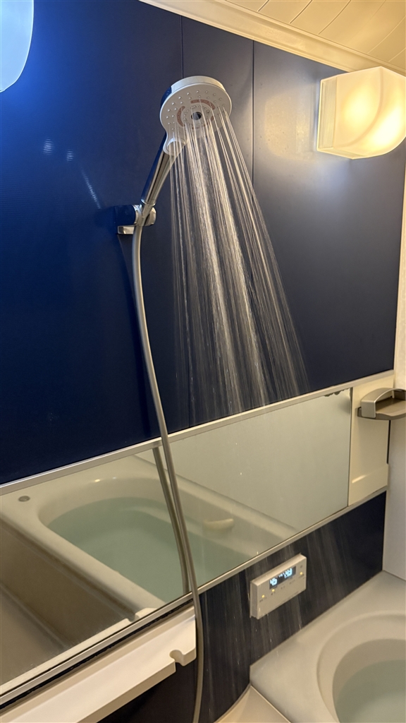 価格.com - 『角度調整ハンガーで最下向きです。』TOTO ミストシャワー