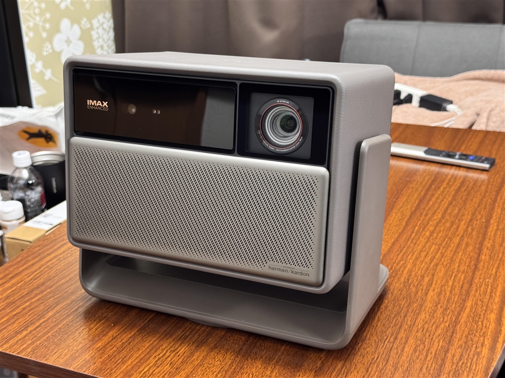 価格.com - 『4Kプロジェクター本体。回転、上下する仕組みが便利だ