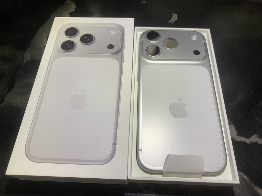 価格.com - 『iPhone17Pro シルバー 購入日の開梱時の製品梱包写真