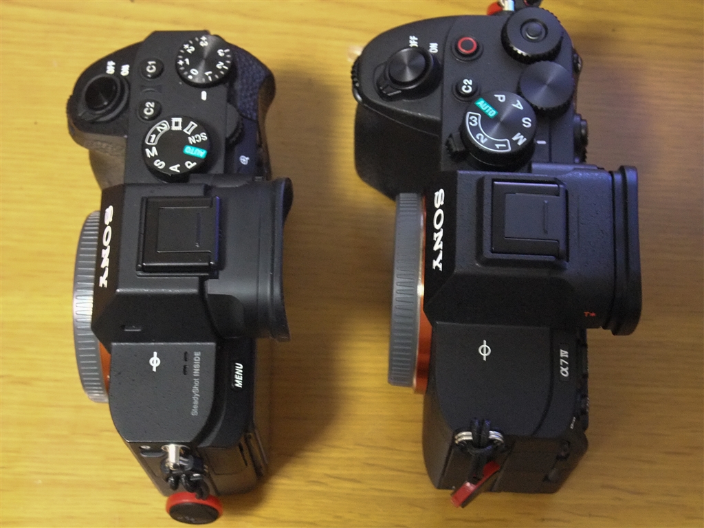 価格.com - 『一回り大きくグリップが深いです、シャッター位置は先端