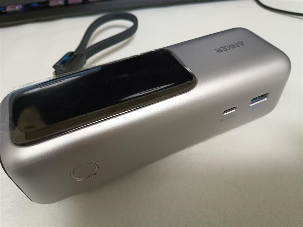 価格.com - ANKER Power Bank (25000mAh Built-In & 巻取り式USB-C