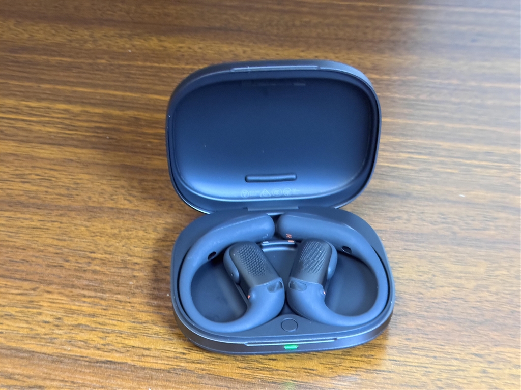 価格.com - 『イヤホン本体と充電ケース。』Shokz OpenFit Pro SKZ-EP