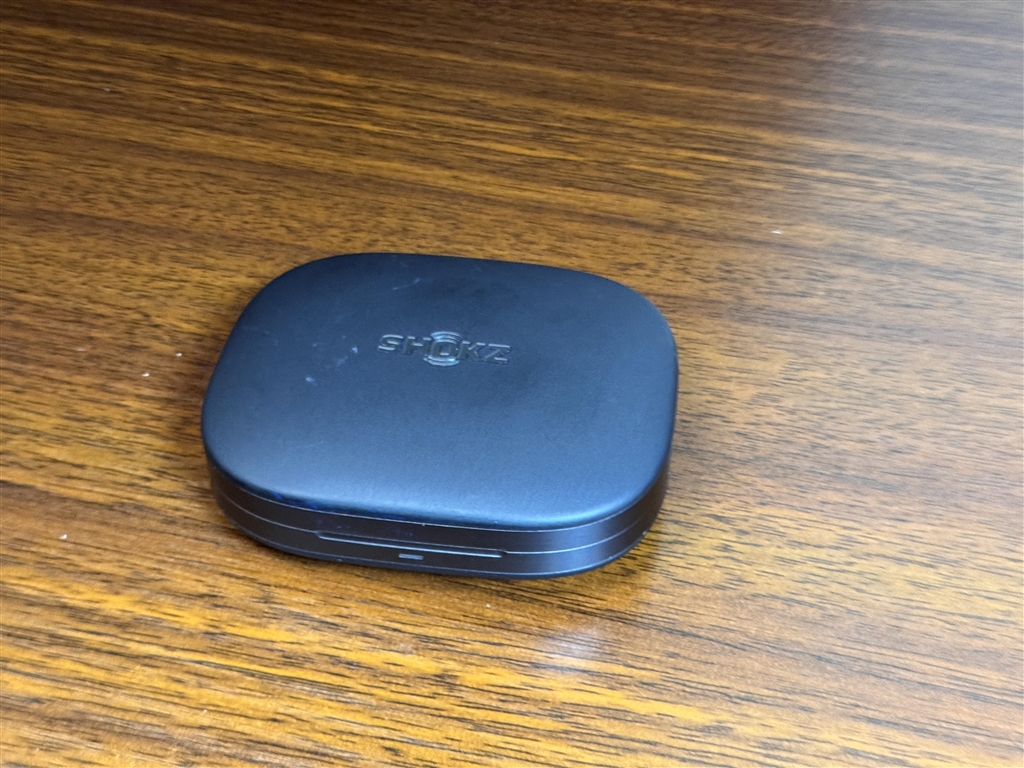 価格.com - 『Qi規格のワイヤレス充電に対応する充電ケース。』Shokz