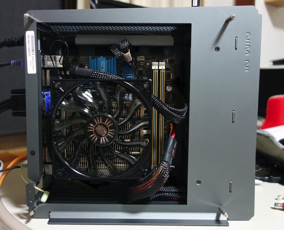 in win H Frame mini (IW-CA02ITX/B) www.krzysztofbialy.com