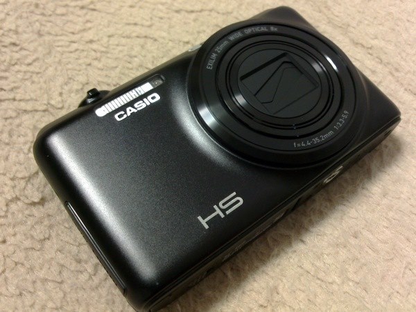 1週間で手放しました』 カシオ HIGH SPEED EXILIM EX-ZR20WE