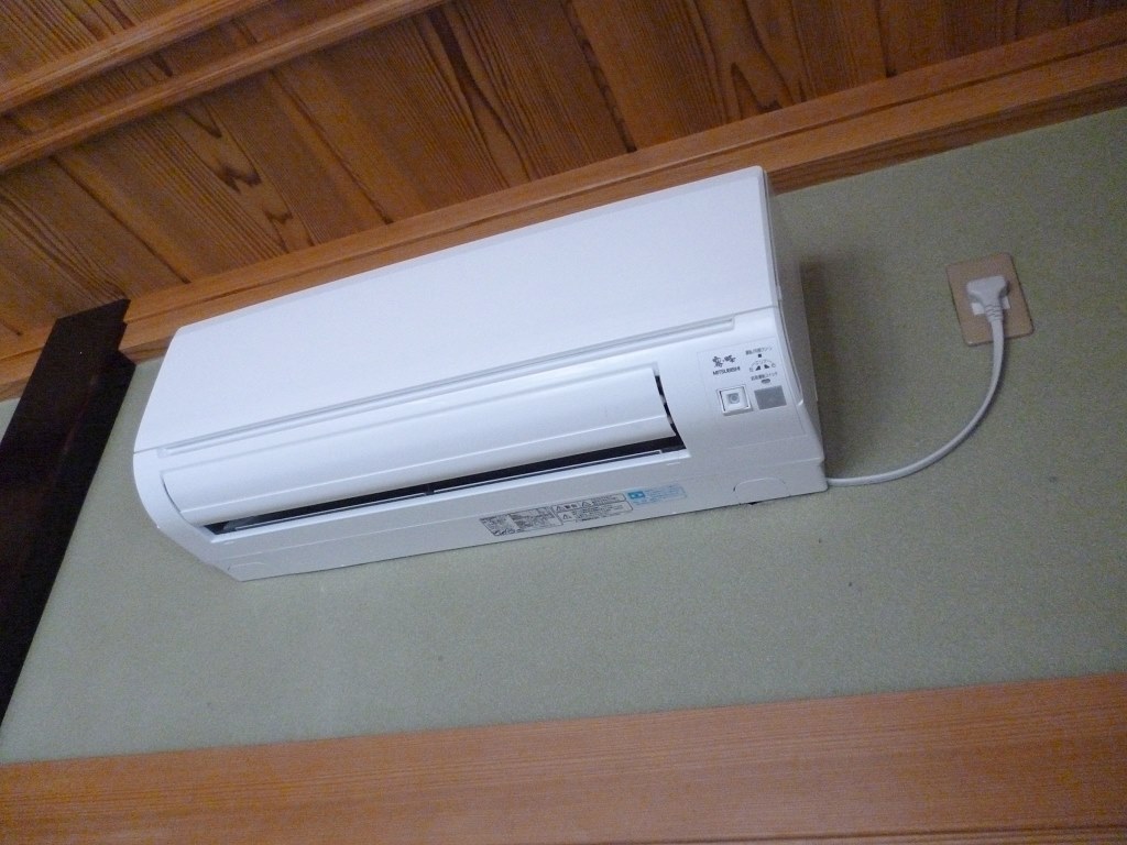 和室で部屋が広い（18畳）ですが何とか冷房は間に合います