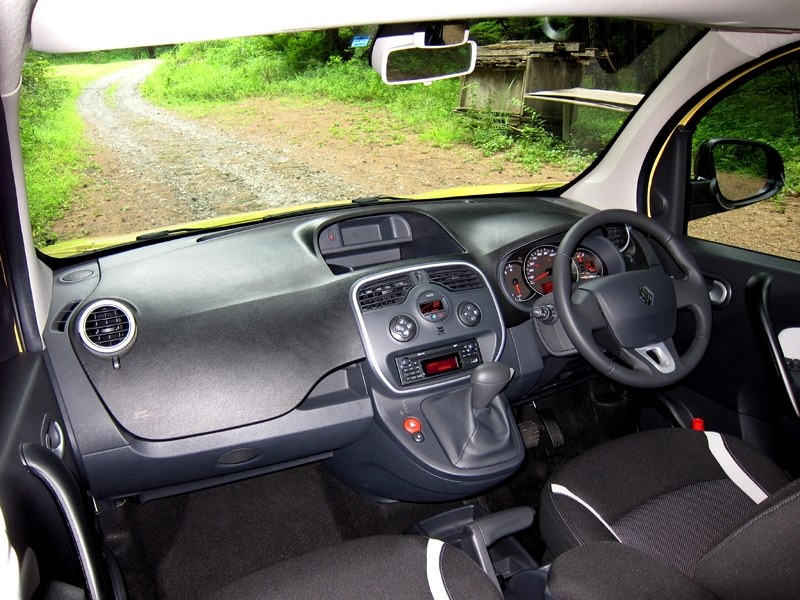 フランス車の良さを存分に味わえるトールワゴン ルノー カングー 09年モデル 森口将之さんのレビュー評価 評判 価格 Com