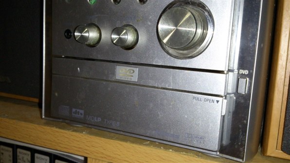 aiwa 5.8インチ開閉式液晶モニター搭載 DVDコンポ XR-DV3M（Aiwa