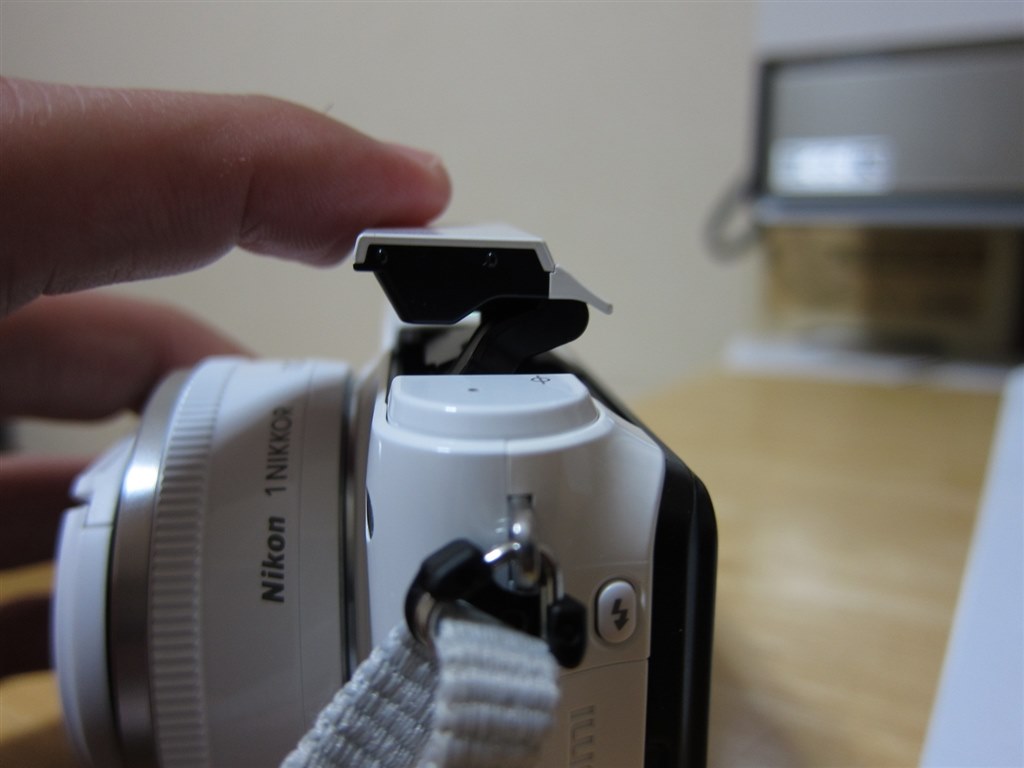 J1の後任として』 ニコン Nikon 1 S1 ダブルズームキット [ホワイト