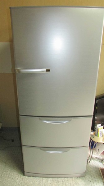 y*様 3ドア AQUA AQR-261B(S) 260l 冷蔵庫　東京 アクア 冷蔵庫 262L 右開き 3ドア 幅60cm 真ん中冷凍室 独立野菜