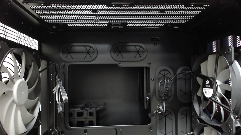 トレンドを先取りした究極のケース』 Corsair Carbide Air 540